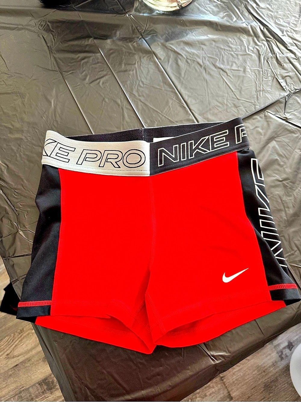 Nike Pro Women’s 30” Athletic Shorts in Red & Black Like New